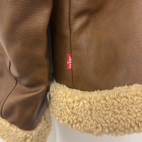 NWT Levi’s Ladies Faux Leather Trucker Jacket - Picture 4 of 10